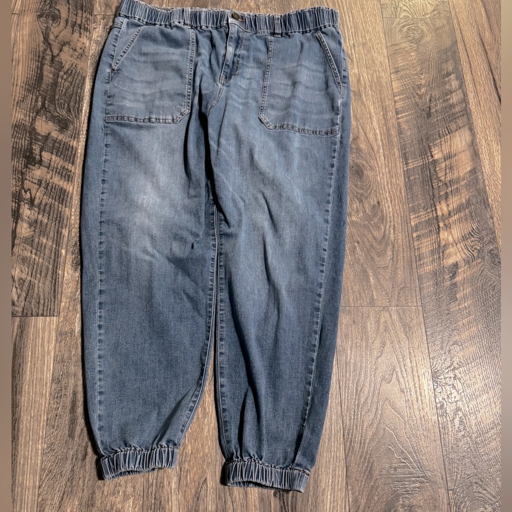 The perfect pull on jogger jean.